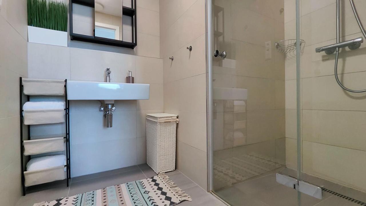 Beautiful 1 - Bedroom Apartment In Downtown Bratislava Exterior foto